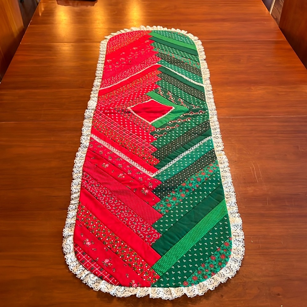 Christmas 🤶 Vintage handmade table runner
